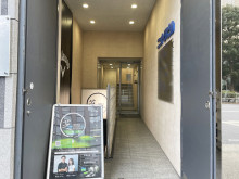 オフィスビル出入口