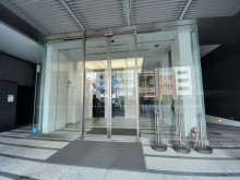 オフィスビル出入口