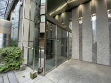 オフィスビル出入口