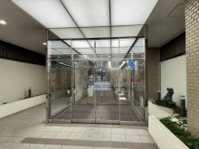 オフィスビル出入口