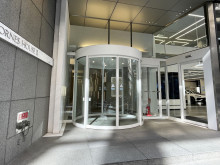 オフィスビル出入口