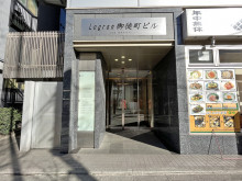 オフィスビル出入り口