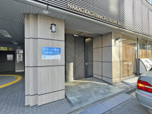 オフィスビル出入り口