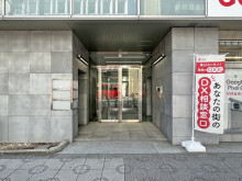 オフィスビル出入口