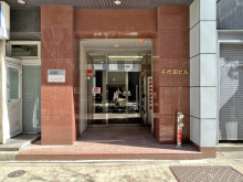 オフィスビル出入り口