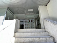 オフィスビル出入り口