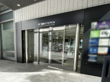 オフィスビル出入口