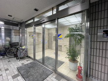 オフィスビル出入口
