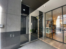 オフィスビル出入口