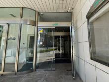 オフィスビル出入口