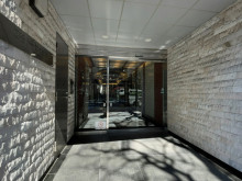 オフィスビル出入口