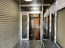 オフィスビル出入口