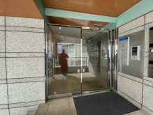 オフィスビル出入口