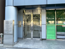 オフィスビル出入口