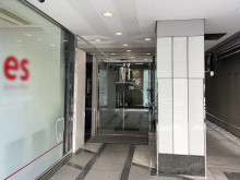 オフィスビル出入口