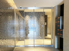 オフィスビル出入口