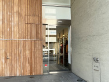 オフィスビル出入口