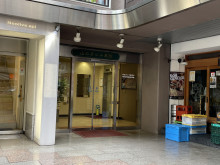 オフィスビル出入口