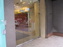 オフィスビル出入口