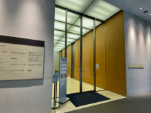 オフィスビル出入口