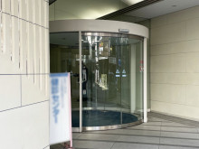 オフィスビル出入口