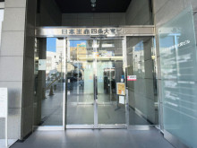 オフィスビル出入口