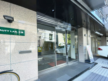 オフィスビル出入口