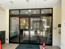 オフィスビル出入口