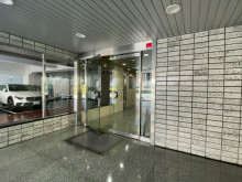 オフィスビル出入口