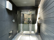 オフィスビル出入口