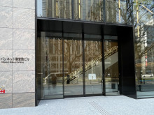 オフィスビル出入口