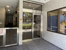 オフィスビル出入口