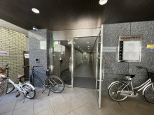 オフィスビル出入口