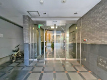 オフィスビル出入り口