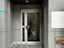 オフィスビル出入口