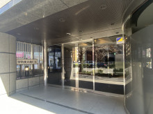 オフィスビル出入口