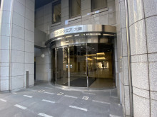オフィスビル出入口