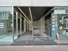 オフィスビル出入口