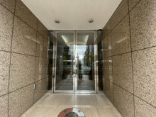 オフィスビル出入口