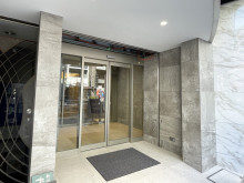 オフィスビル出入口