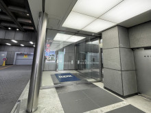 オフィスビル出入口