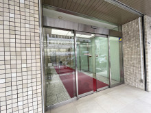 オフィスビル出入口