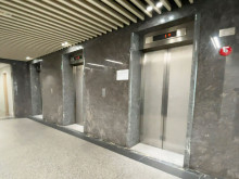 エレベーター(3基)