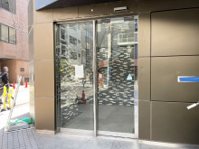 オフィスビル出入口