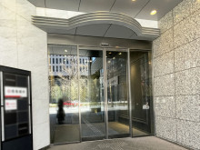 オフィスビル出入口