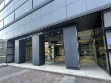オフィスビル出入口