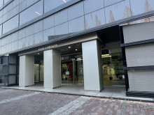 オフィスビル出入口