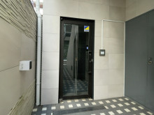 オフィスビル出入口