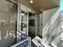 オフィスビル出入口