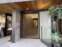 オフィスビル出入口